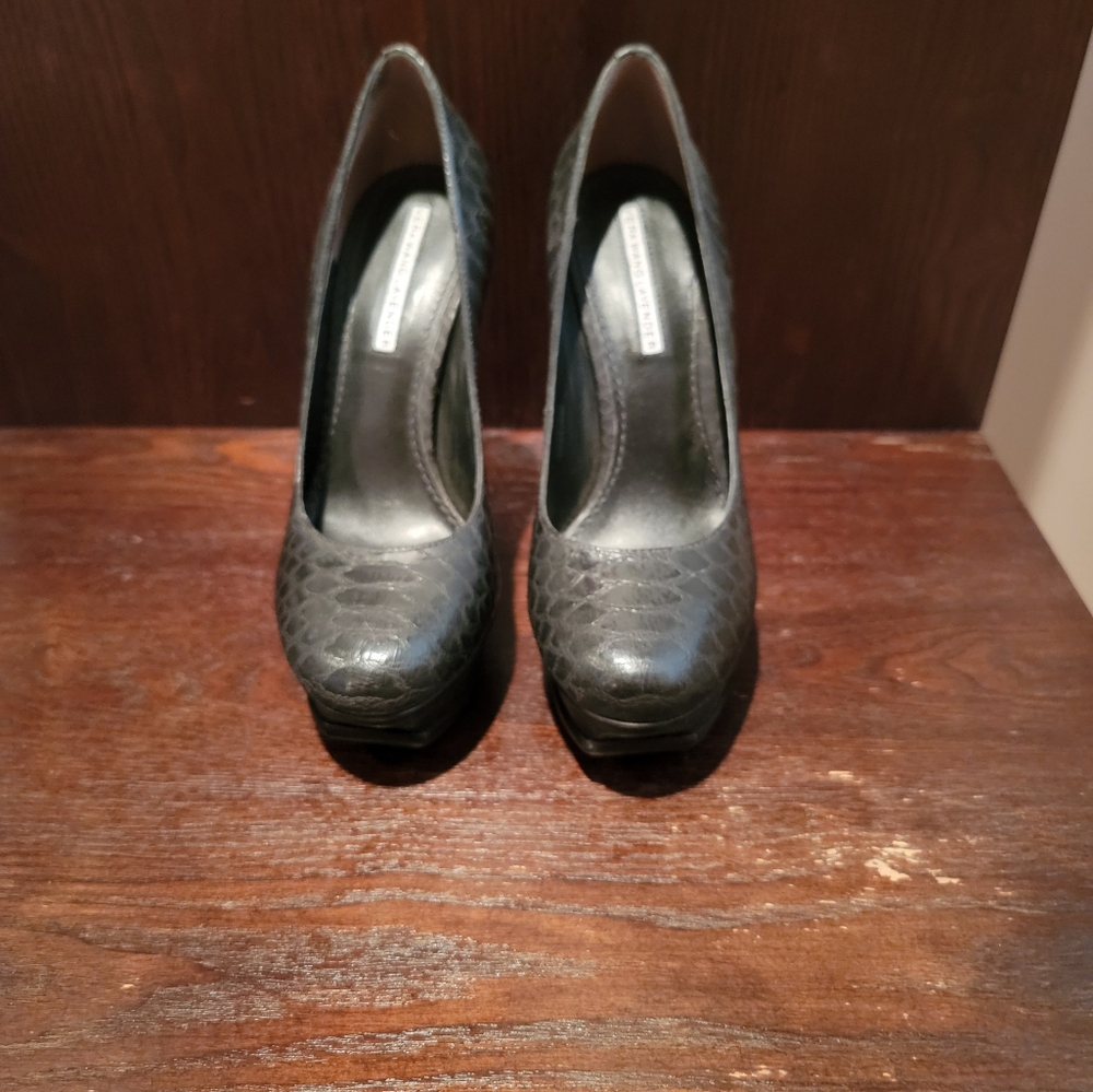 Vera Wang Lavendar Shoes